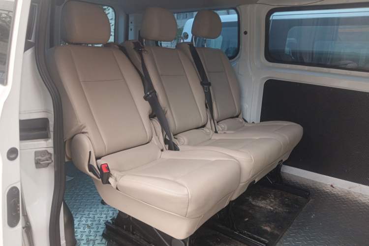 Used Ford Transit 2020 2.0T Diesel Multi-Function Commercial Vehicle Mid-Chassis Low-Roof Design with Dual Rear Doors Meeting China VI Emission Standards Left Rear Seat
