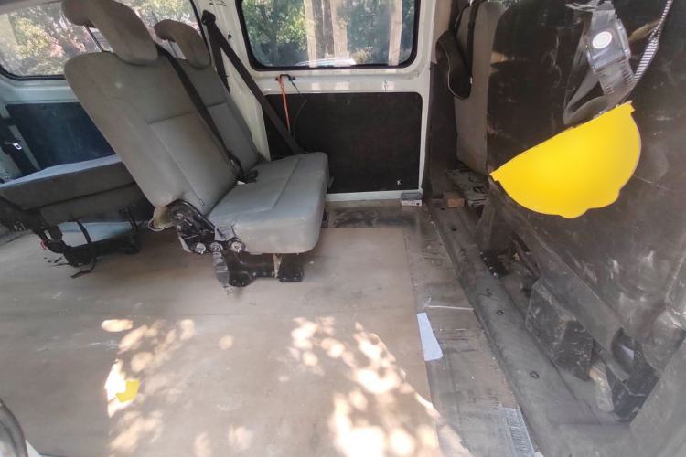 Used Ford Transit 2020 2.0T Diesel Multi-Function Commercial Vehicle Mid-Chassis Low-Roof Design with Dual Rear Doors Meeting China VI Emission Standards Left Rear Seat