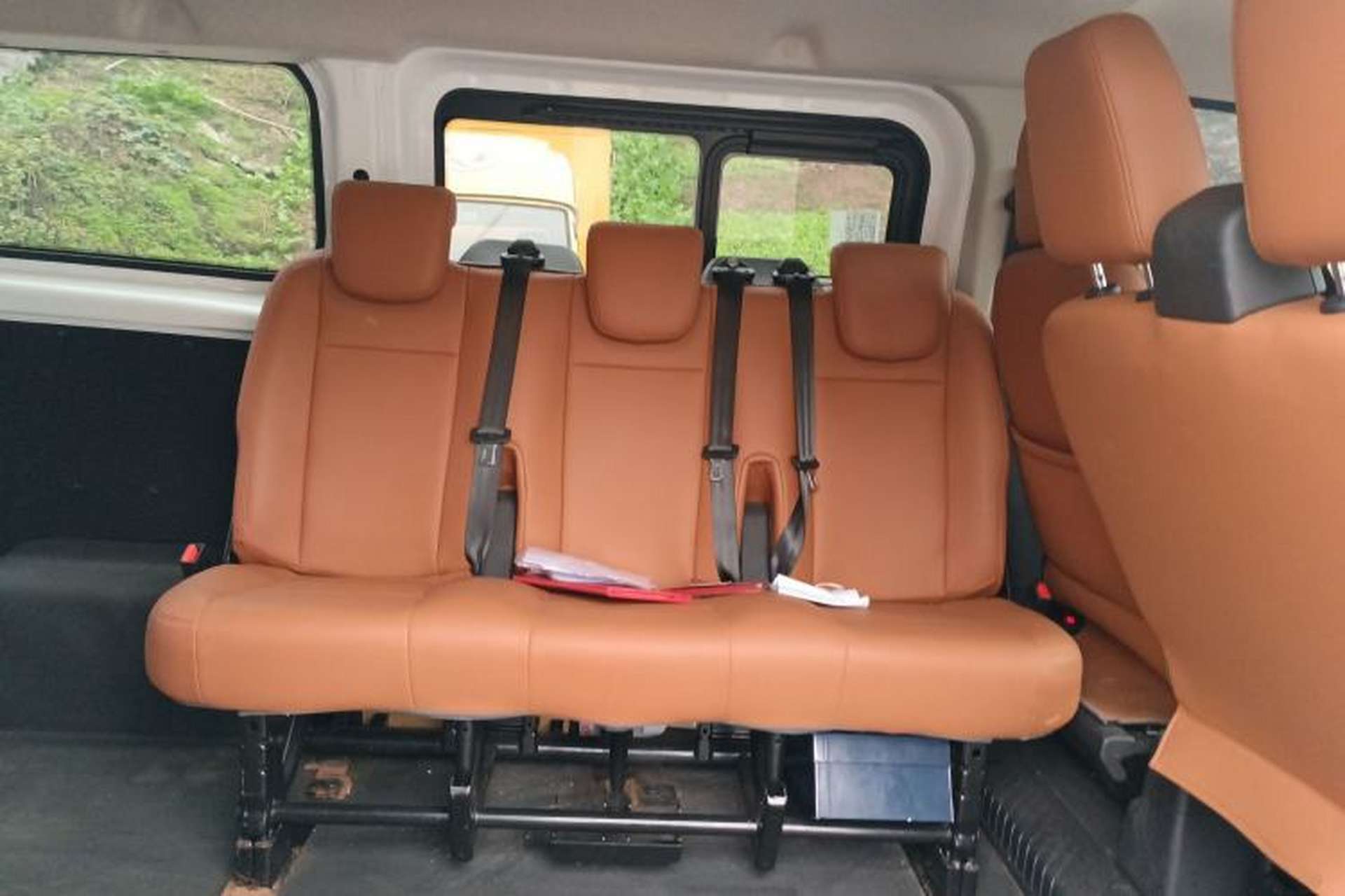 Used Ford Transit 2020 2.0T Diesel Multi-Function Commercial Vehicle Mid-Chassis Low-Roof Design with Dual Rear Doors Meeting China VI Emission Standards Left Rear Seat