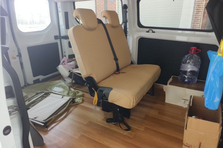 Used Ford Transit 2020 2.0T Gasoline Multi-Function Commercial Vehicle Mid-Drive Low-Roof Design with Dual Rear Doors Meeting China VI Emission Standards Left Rear Seat