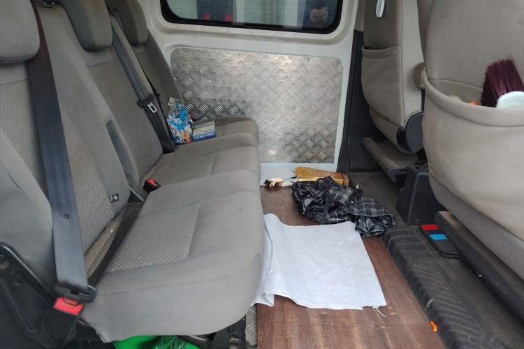 Used Ford Transit 2020 2.0T Gasoline Automatic Multi-Function Commercial Vehicle Mid-axle Low-roof Design with Dual Rear Doors Meeting China VI Emission Standards Left Rear Seat