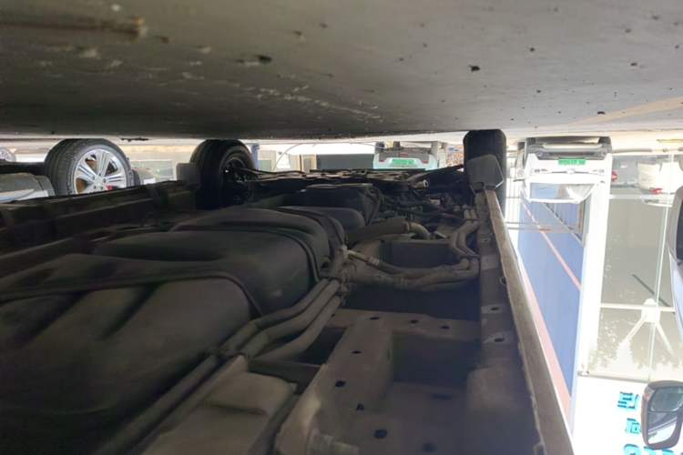 Used Ford Transit 2020 2.0T Diesel Multi-Function Commercial Vehicle Mid-Chassis Low-Roof Design with Dual Rear Doors Meeting China VI Emission Standards Left Side Sill