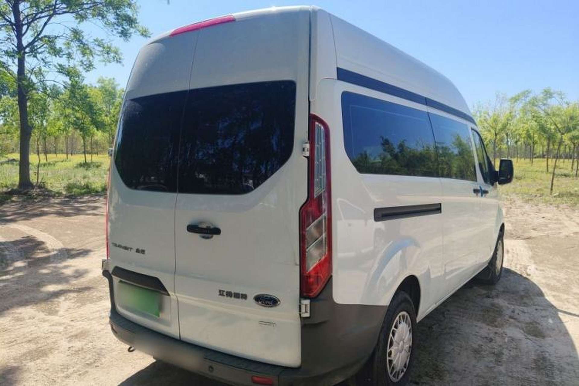 Used Ford Transit 2020 2.0T Gasoline Multi-Function Commercial Vehicle Mid-Drive Low-Roof Design with Dual Rear Doors Meeting China VI Emission Standards Rear Right 45 Deg