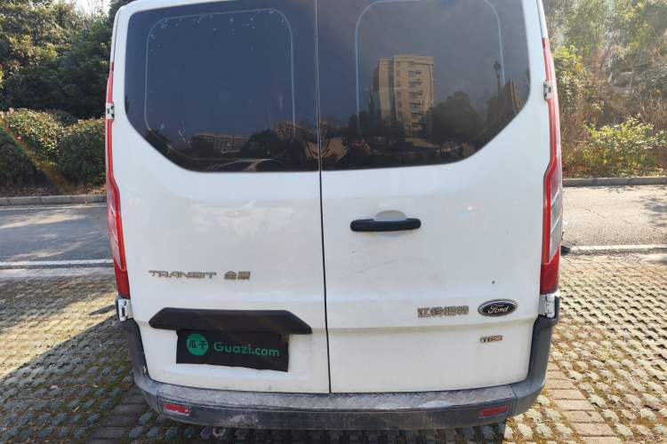 Used Ford Transit 2020 2.0T Diesel Multi-Function Commercial Vehicle Mid-Chassis Low-Roof Design with Dual Rear Doors Emission Standard China V Rear