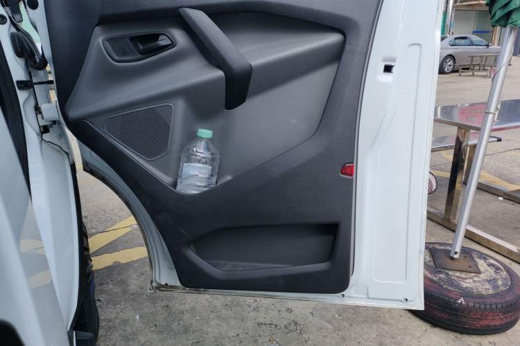 Used Ford Transit 2020 2.0T Diesel Multi-Function Commercial Vehicle Mid-Chassis Low-Roof Design with Dual Rear Doors Meeting China VI Emission Standards Right Front Door Interior