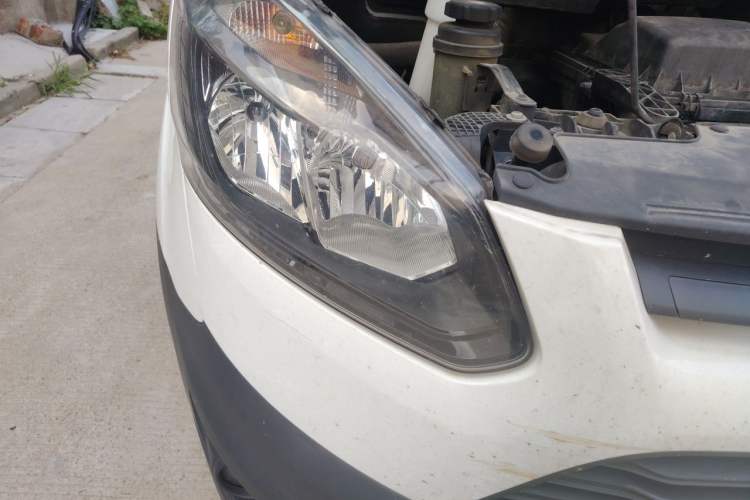 Used Ford Transit 2020 2.0T Gasoline Automatic Multi-Function Commercial Vehicle Mid-axle Low-roof Design with Dual Rear Doors Meeting China VI Emission Standards Right Front Headlight