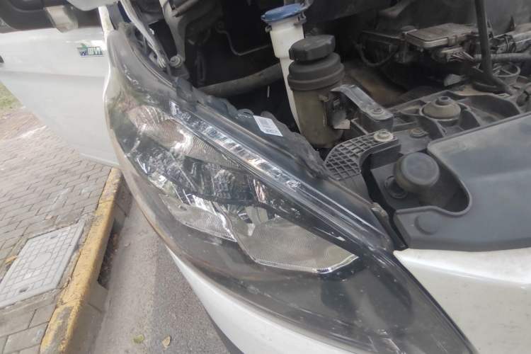 Used Ford Transit 2020 2.0T Diesel Multi-Function Commercial Vehicle Mid-Chassis Low-Roof Design with Dual Rear Doors Meeting China VI Emission Standards Right Front Headlight