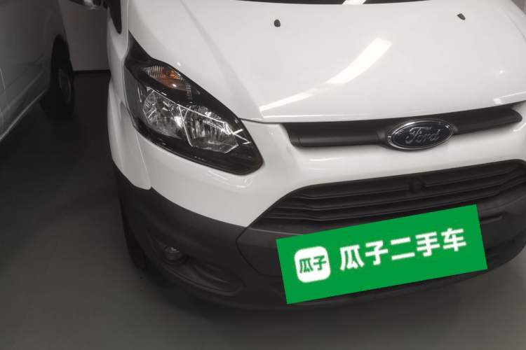 Used Ford Transit 2020 2.0T Diesel Multi-Function Commercial Vehicle Mid-Chassis Low-Roof Design with Dual Rear Doors Meeting China VI Emission Standards Right Front Headlight