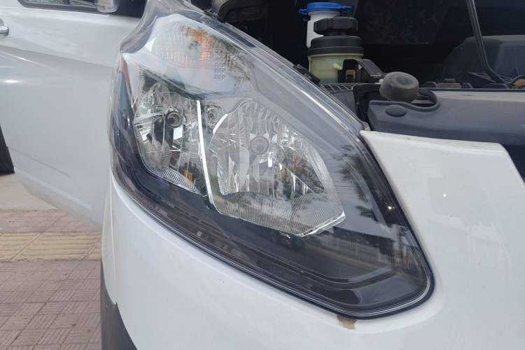 Used Ford Transit 2020 2.0T Diesel Commercial & Travel Mid-axle Mid-roof 10–12 Seats China VI Right Front Headlight
