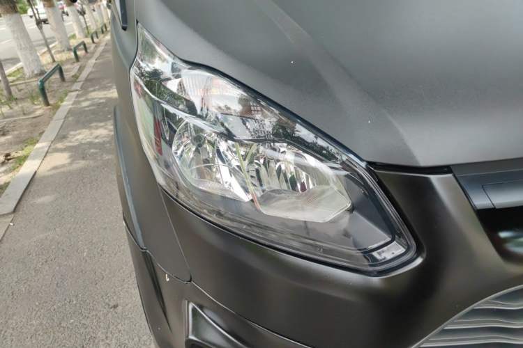 Used Ford Transit 2020 2.0T Diesel Multi-Function Commercial Vehicle Mid-Chassis Low-Roof Design with Dual Rear Doors Emission Standard China V Right Front Headlight