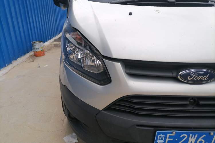 Used Ford Transit 2020 2.0T Diesel Multi-Function Commercial Vehicle Mid-Chassis Low-Roof Design with Dual Rear Doors Meeting China VI Emission Standards Right Front Headlight