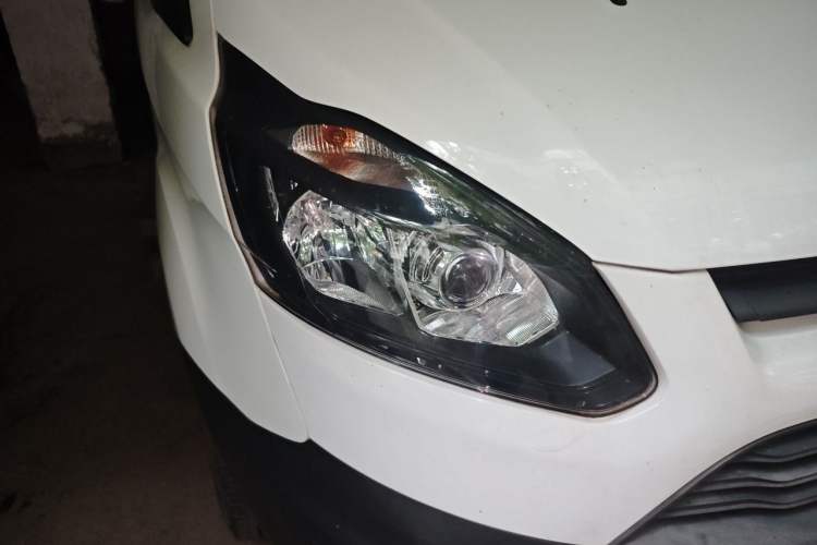 Used Ford Transit 2020 2.0T Gasoline Automatic Multi-Function Commercial Vehicle Mid-Drive Low-Roof Lift-Up Tailgate China V Standard Right Front Headlight