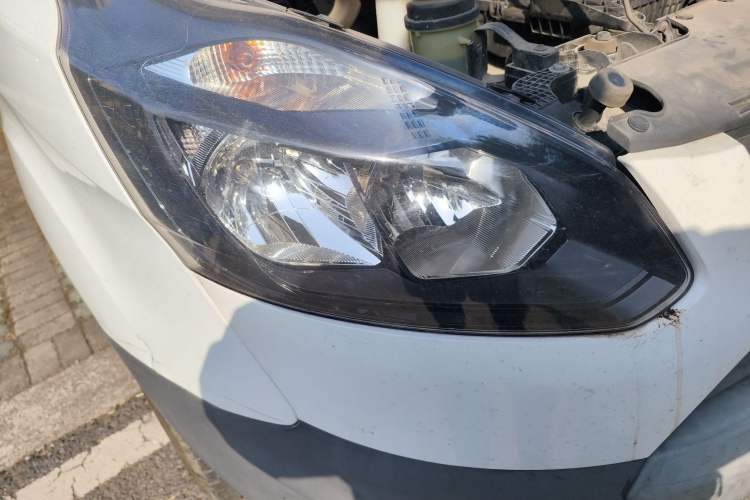 Used Ford Transit 2020 2.0T Diesel Multi-Function Commercial Vehicle Mid-Chassis Low-Roof Design with Dual Rear Doors Emission Standard China V Right Front Headlight