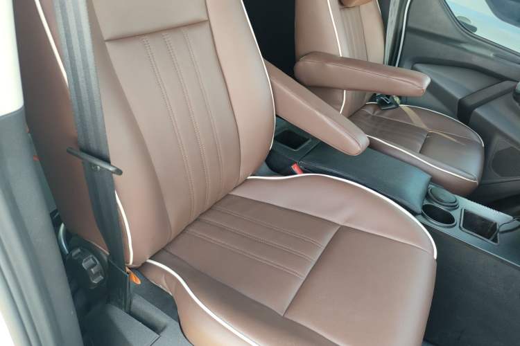 Used Ford Transit 2020 2.0T Diesel Multi-Function Commercial Vehicle Mid-Chassis Low-Roof Design with Dual Rear Doors Meeting China VI Emission Standards Right Front Seat