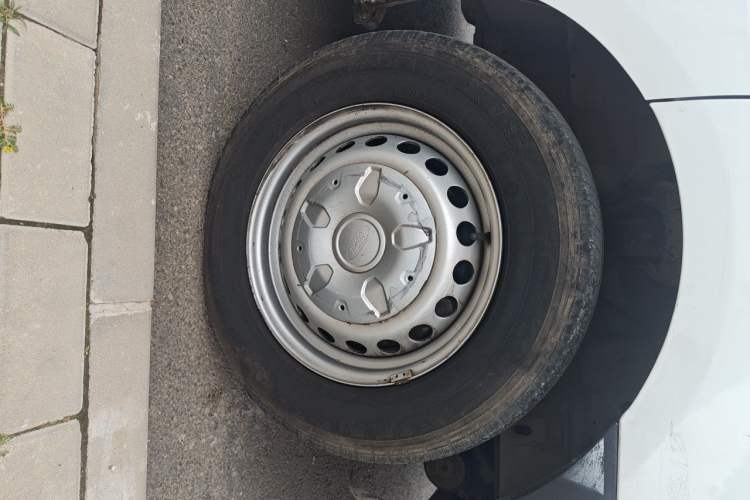 Used Ford Transit  Right Front Wheel Hub