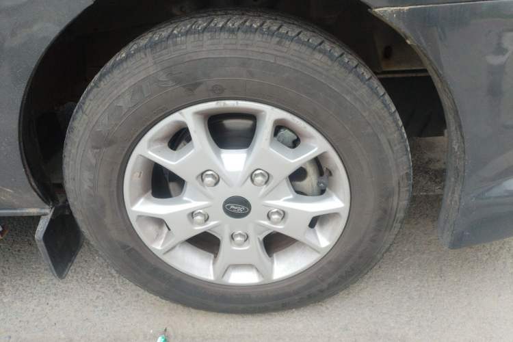 Used Ford Transit  Right Front Wheel Hub