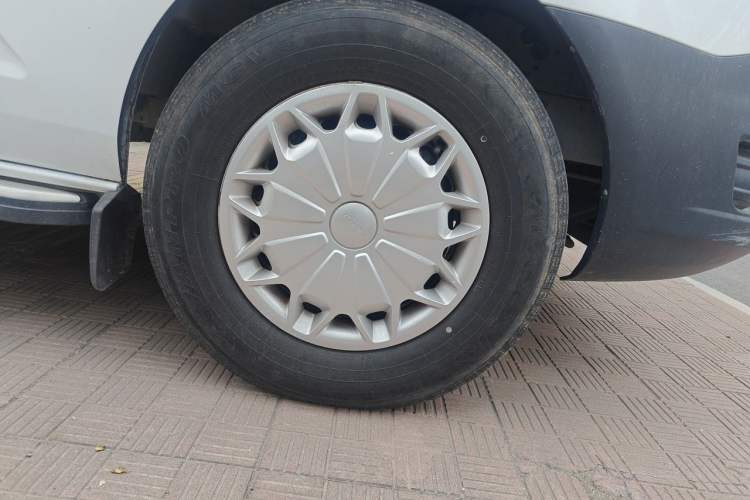 Used Ford Transit 2020 2.0T Diesel Commercial & Travel Mid-axle Mid-roof 10–12 Seats China VI Right Front Wheel Hub