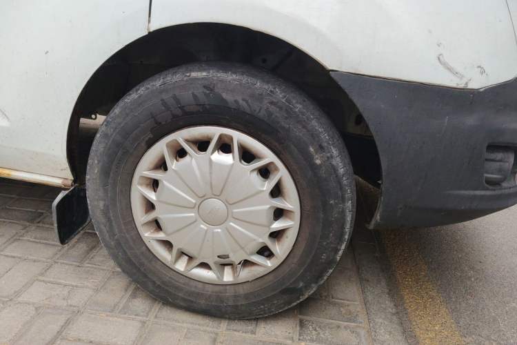 Used Ford Transit  Right Front Wheel Hub