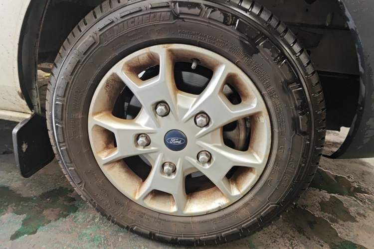 Used Ford Transit  Right Front Wheel Hub