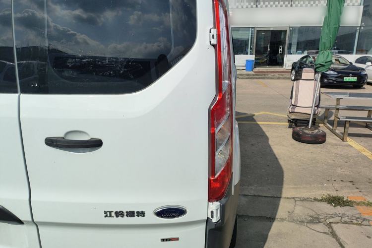 Used Ford Transit 2020 2.0T Diesel Multi-Function Commercial Vehicle Mid-Chassis Low-Roof Design with Dual Rear Doors Meeting China VI Emission Standards Right Rear Taillight