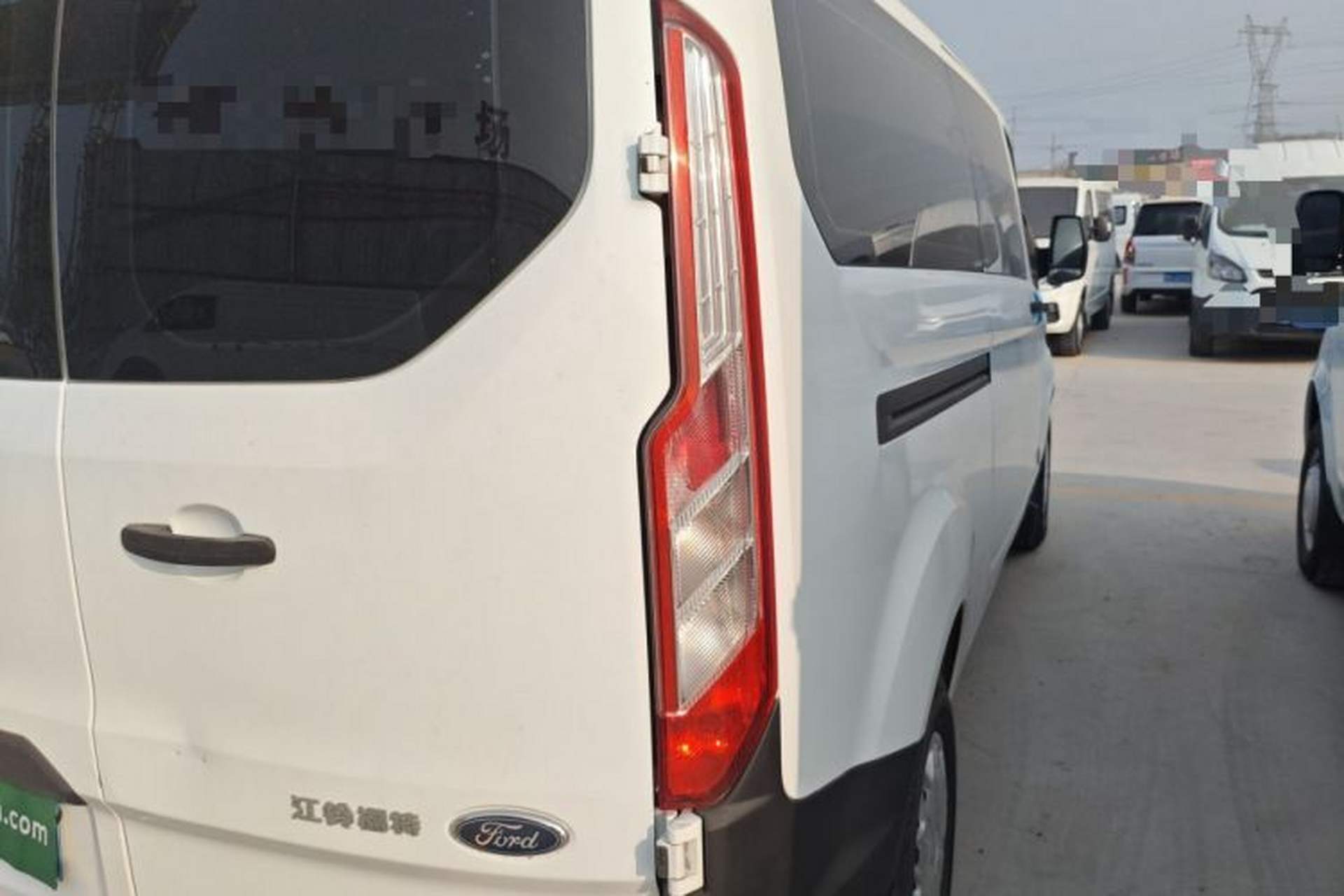 Used Ford Transit 2020 2.0T Diesel Multi-Function Commercial Vehicle Mid-Chassis Low-Roof Design with Dual Rear Doors Meeting China VI Emission Standards Right Rear Taillight