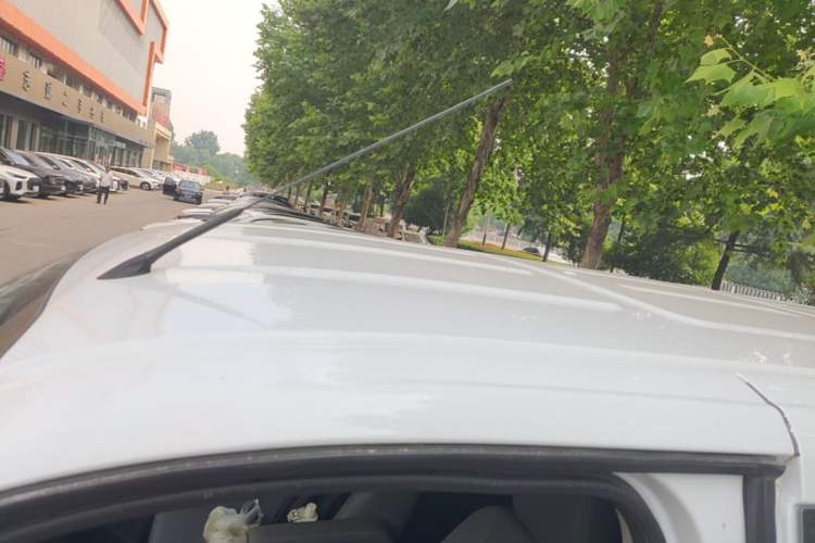 Used Ford Transit 2020 2.0T Diesel Multi-Function Commercial Vehicle Mid-Chassis Low-Roof Design with Dual Rear Doors Meeting China VI Emission Standards Roof