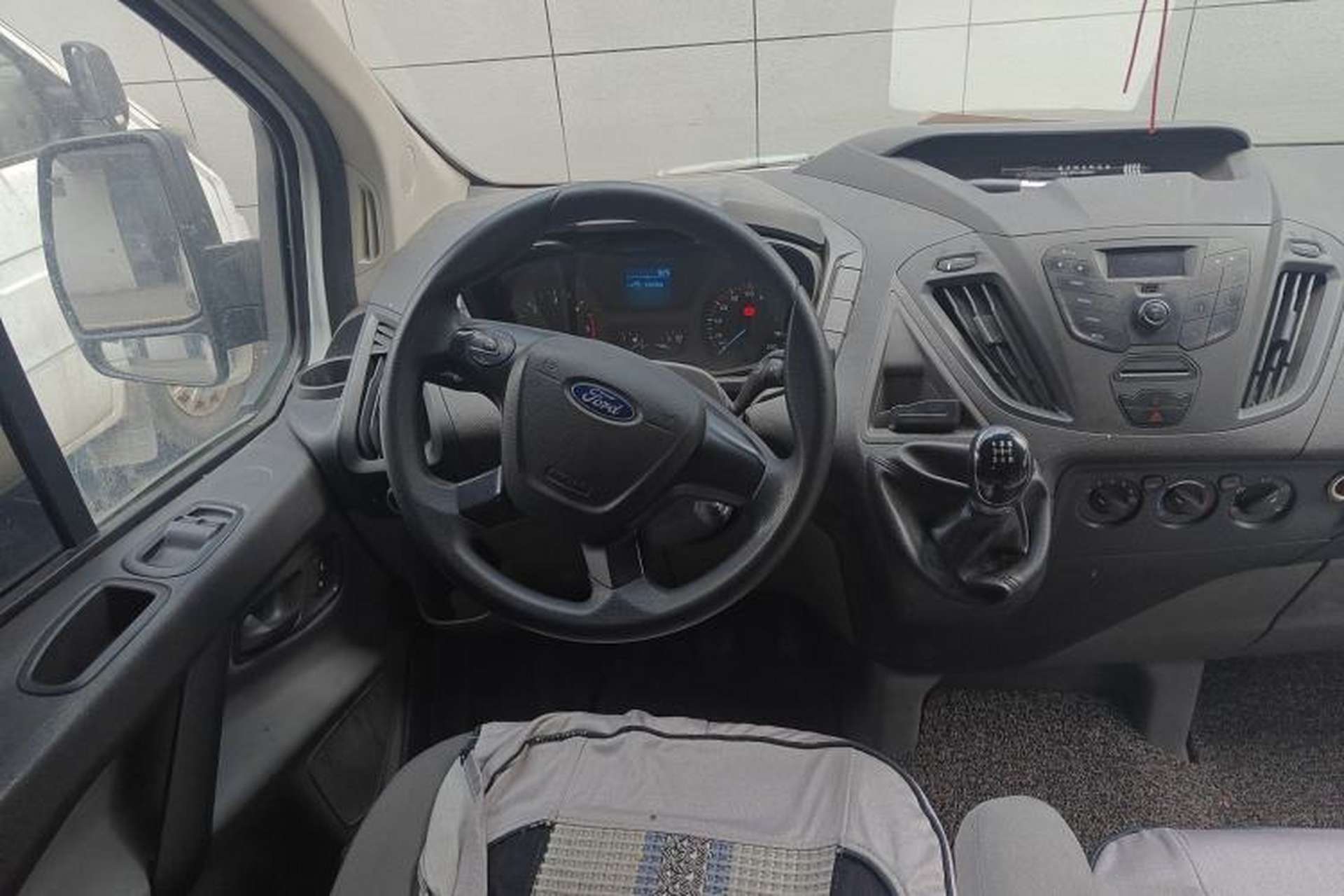 Used Ford Transit 2020 2.0T Diesel Multi-Function Commercial Vehicle Mid-Chassis Low-Roof Design with Dual Rear Doors Meeting China VI Emission Standards Steering Wheel