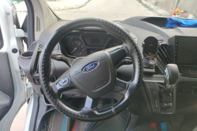 Used Ford Transit 2020 2.0T Gasoline Automatic Multi-Function Commercial Vehicle Mid-axle Low-roof Design with Dual Rear Doors Meeting China VI Emission Standards Steering Wheel