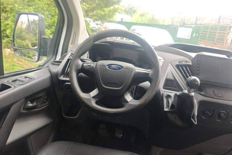 Used Ford Transit 2020 2.0T Diesel Multi-Function Commercial Vehicle Mid-Chassis Low-Roof Design with Dual Rear Doors Meeting China VI Emission Standards Steering Wheel