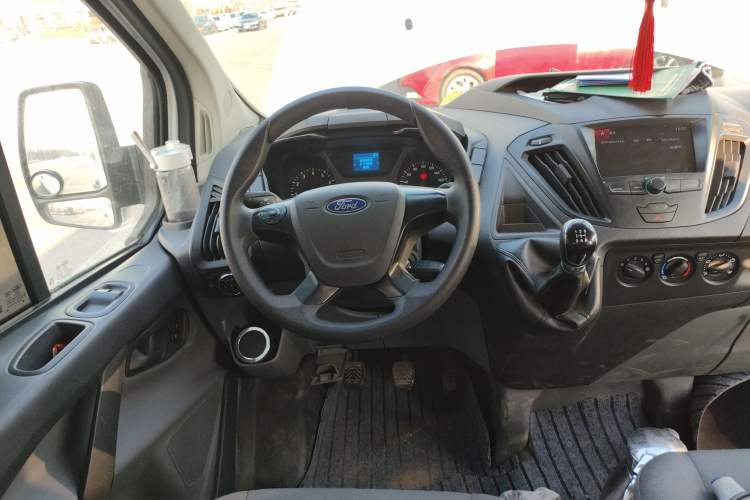 Used Ford Transit 2020 2.0T Gasoline Multi-Function Commercial Vehicle Mid-Drive Low-Roof Design with Dual Rear Doors Meeting China VI Emission Standards Steering Wheel