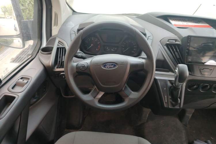Used Ford Transit 2020 2.0T Gasoline Automatic Multi-Function Commercial Vehicle Mid-Drive Low-Roof Design with Dual Rear Doors Emission Standard China V Steering Wheel