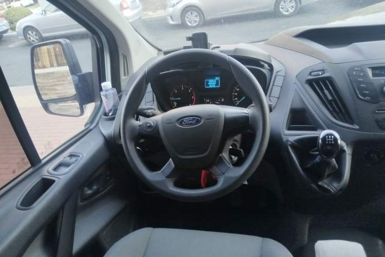 Used Ford Transit 2020 2.0T Diesel Multi-Function Commercial Vehicle Mid-Chassis Low-Roof Design with Dual Rear Doors Meeting China VI Emission Standards Steering Wheel