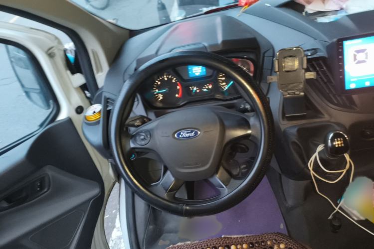 Used Ford Transit 2020 2.0T Diesel Multi-Function Commercial Vehicle Mid-Chassis Low-Roof Design with Dual Rear Doors Meeting China VI Emission Standards Steering Wheel