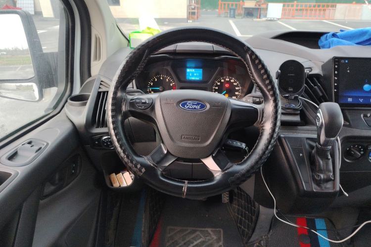 Used Ford Transit 2020 2.0T Gasoline Automatic Multi-Function Commercial Vehicle Mid-axle Low-roof Design with Dual Rear Doors Meeting China VI Emission Standards Steering Wheel