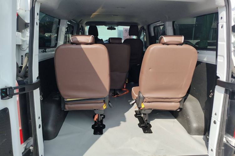 Used Ford Transit 2020 2.0T Diesel Multi-Function Commercial Vehicle Mid-Chassis Low-Roof Design with Dual Rear Doors Meeting China VI Emission Standards Trunk