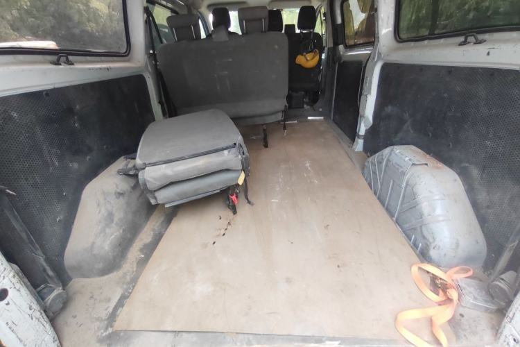 Used Ford Transit 2020 2.0T Diesel Multi-Function Commercial Vehicle Mid-Chassis Low-Roof Design with Dual Rear Doors Meeting China VI Emission Standards Trunk