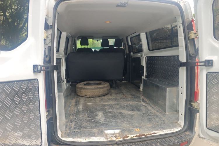 Used Ford Transit 2020 2.0T Diesel Multi-Function Commercial Vehicle Mid-Chassis Low-Roof Design with Dual Rear Doors Meeting China VI Emission Standards Trunk