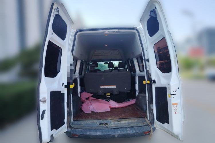 Used Ford Transit 2020 2.0T Gasoline Automatic Multi-Function Commercial Vehicle Mid-Drive Low-Roof Design with Dual Rear Doors Emission Standard China V Trunk