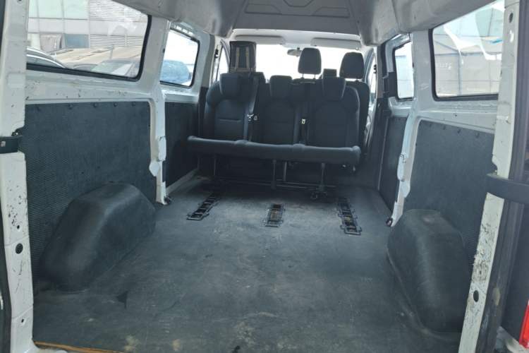 Used Ford Transit 2020 2.0T Gasoline Multi-Function Commercial Vehicle Mid-Drive Low-Roof Design with Dual Rear Doors Meeting China VI Emission Standards Trunk
