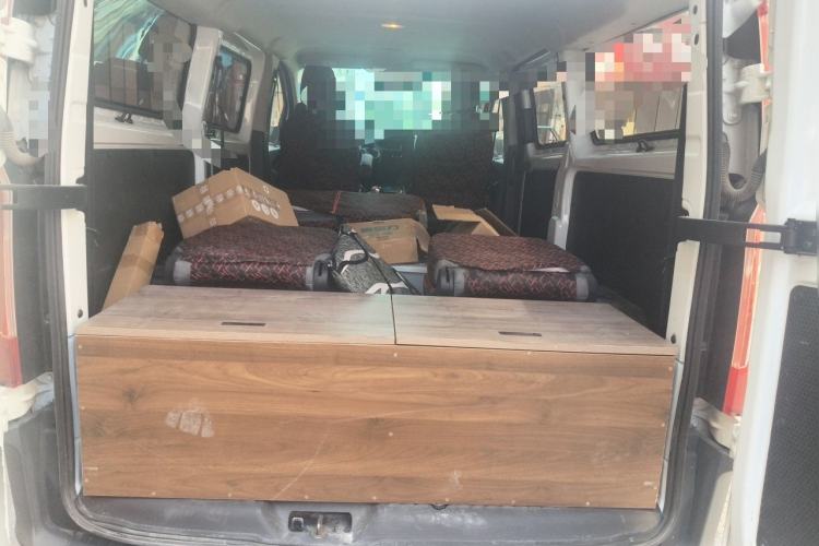 Used Ford Transit 2020 2.0T Diesel Multi-Function Commercial Vehicle Mid-Chassis Low-Roof Design with Dual Rear Doors Meeting China VI Emission Standards Trunk