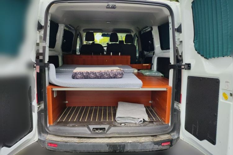 Used Ford Transit 2020 2.0T Diesel Multi-Function Commercial Vehicle Mid-Chassis Low-Roof Design with Dual Rear Doors Meeting China VI Emission Standards Trunk