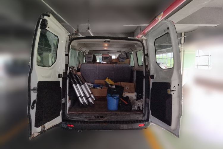 Used Ford Transit 2020 2.0T Diesel Multi-Function Commercial Vehicle Mid-Chassis Low-Roof Design with Dual Rear Doors Meeting China VI Emission Standards Trunk