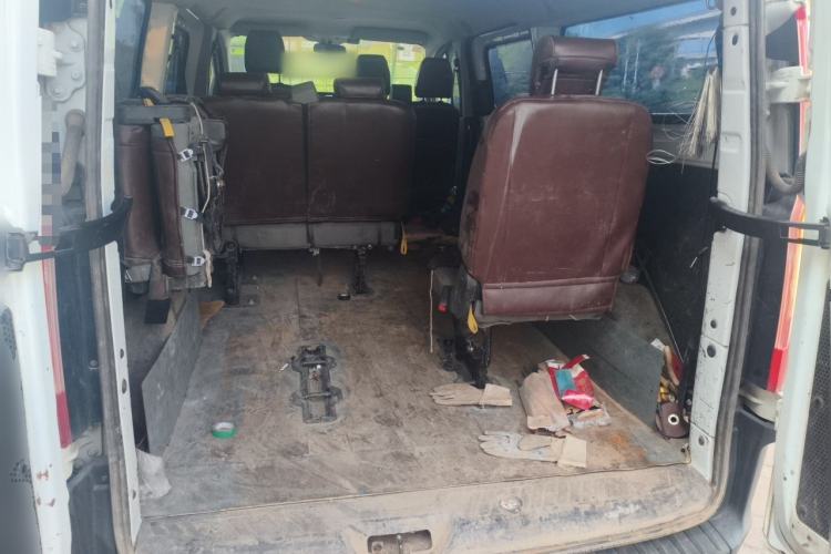 Used Ford Transit 2020 2.0T Diesel Multi-Function Commercial Vehicle Mid-Chassis Low-Roof Design with Dual Rear Doors Meeting China VI Emission Standards Trunk