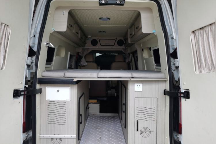 Used Ford Transit 2020 2.0T Gasoline Automatic Multi-Function Commercial Vehicle Mid-axle Low-roof Design with Dual Rear Doors Meeting China VI Emission Standards Trunk