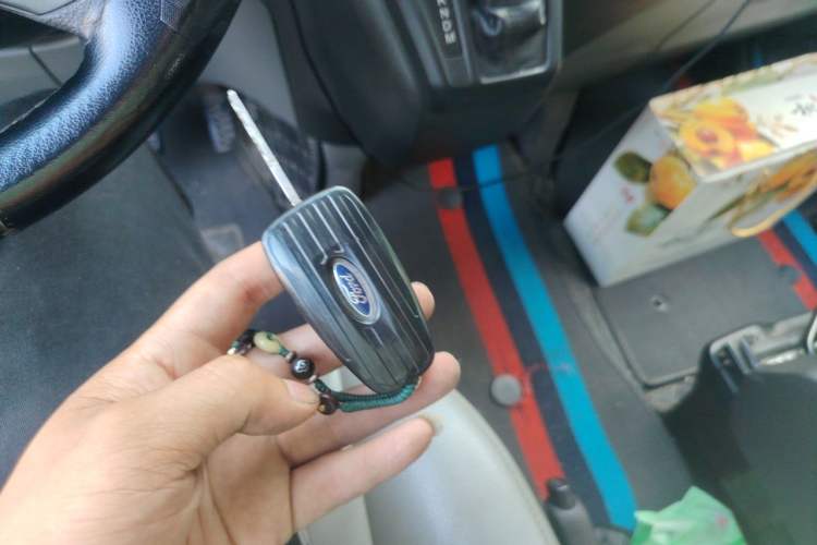 Used Ford Transit 2020 2.0T Gasoline Automatic Multi-Function Commercial Vehicle Mid-axle Low-roof Design with Dual Rear Doors Meeting China VI Emission Standards Vehicle Key