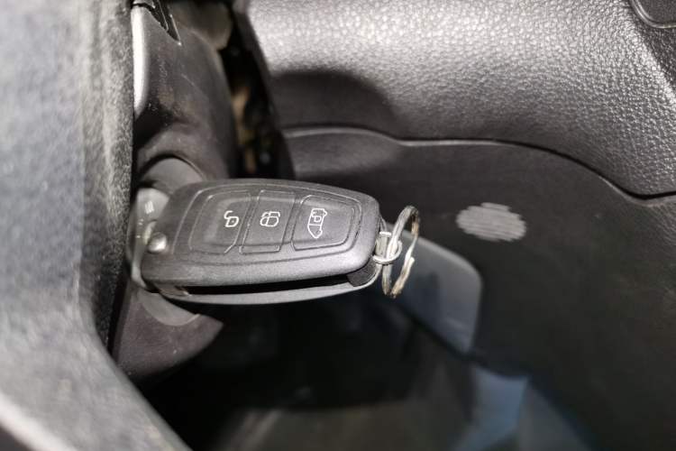 Used Ford Transit 2020 2.0T Gasoline Automatic Multi-Function Commercial Vehicle Mid-axle Low-roof Design with Dual Rear Doors Meeting China VI Emission Standards Vehicle Key