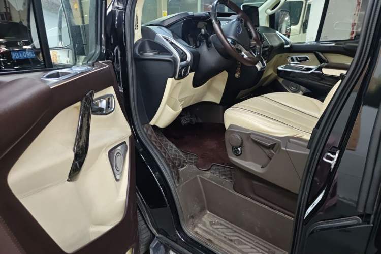 Used Ford Transit 2021 2.0T Gasoline Automatic Advanced Commercial Van Mid-Body Mid-Roof 7-Seater China VI Standard Driver Seat