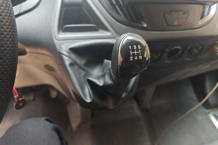 Used Ford Transit 2021 2.0T Diesel Manual Advanced Commercial Traveler Mid-axle Mid-roof 7-Seater China VI Gear Lever