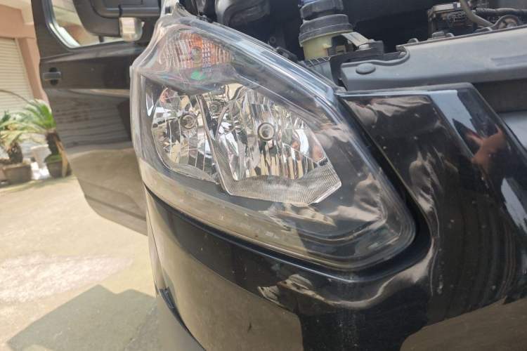 Used Ford Transit 2021 2.0T Diesel Manual Advanced Commercial Traveler Mid-axle Mid-roof 7-Seater China VI Right Front Headlight