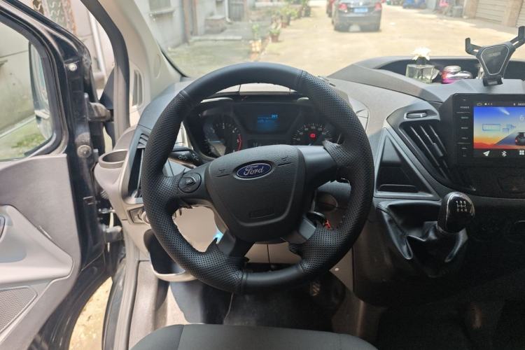 Used Ford Transit 2021 2.0T Diesel Manual Advanced Commercial Traveler Mid-axle Mid-roof 7-Seater China VI Steering Wheel